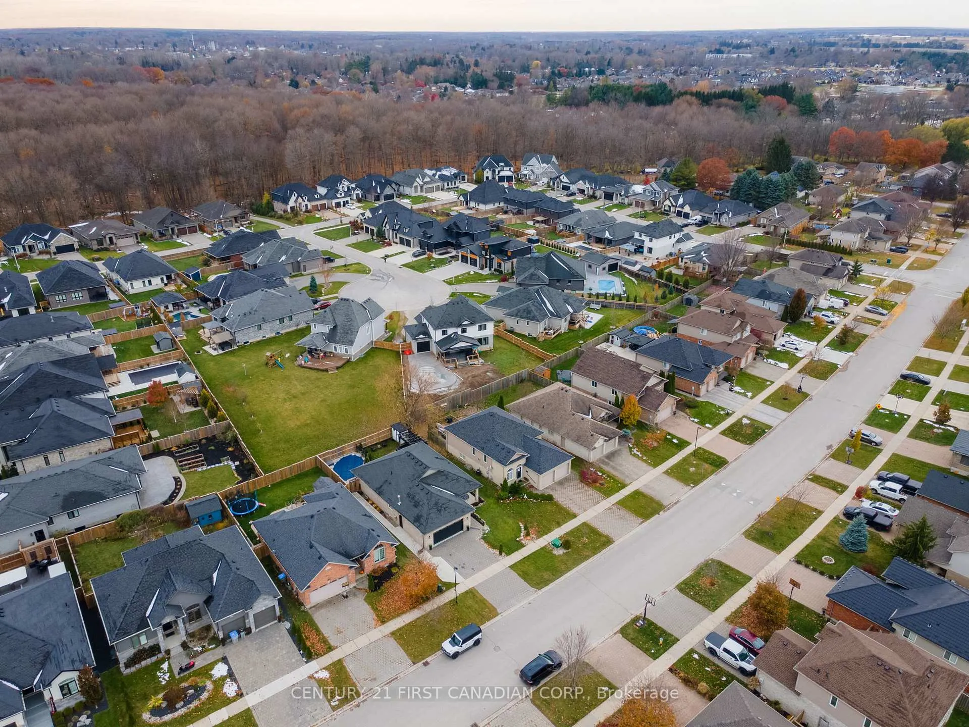 Photo 48 of 292 Thorn Drive, Strathroy-Caradoc, NE — HOMEH