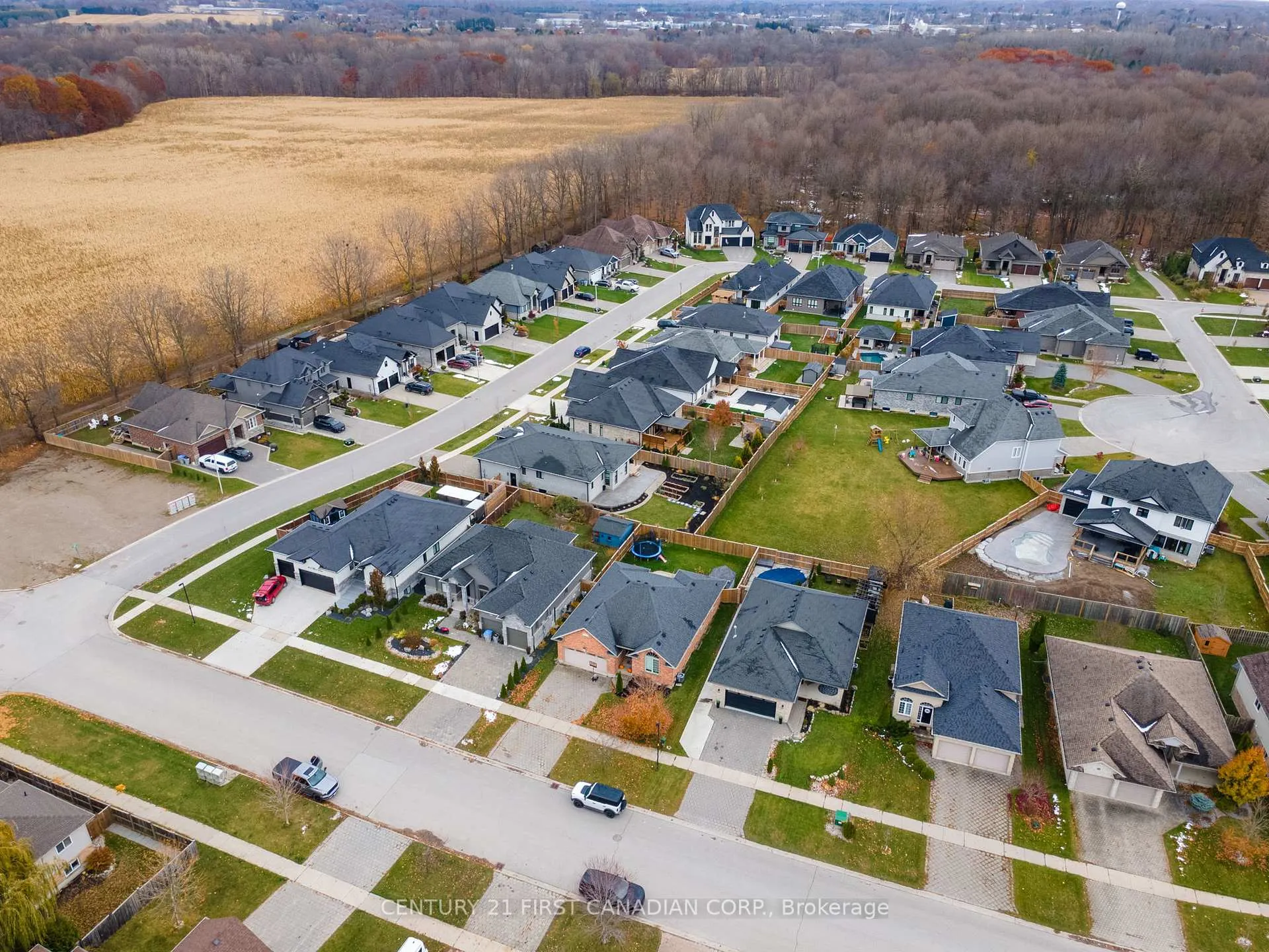 Photo 49 of 292 Thorn Drive, Strathroy-Caradoc, NE — HOMEH