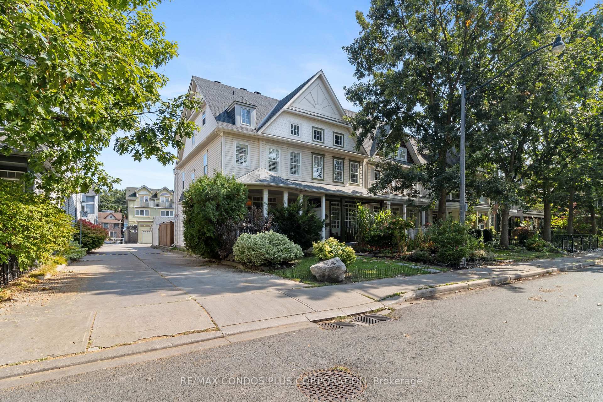 Photo 2 of 127 Boardwalk Drive, Toronto, The Beaches — HOMEH