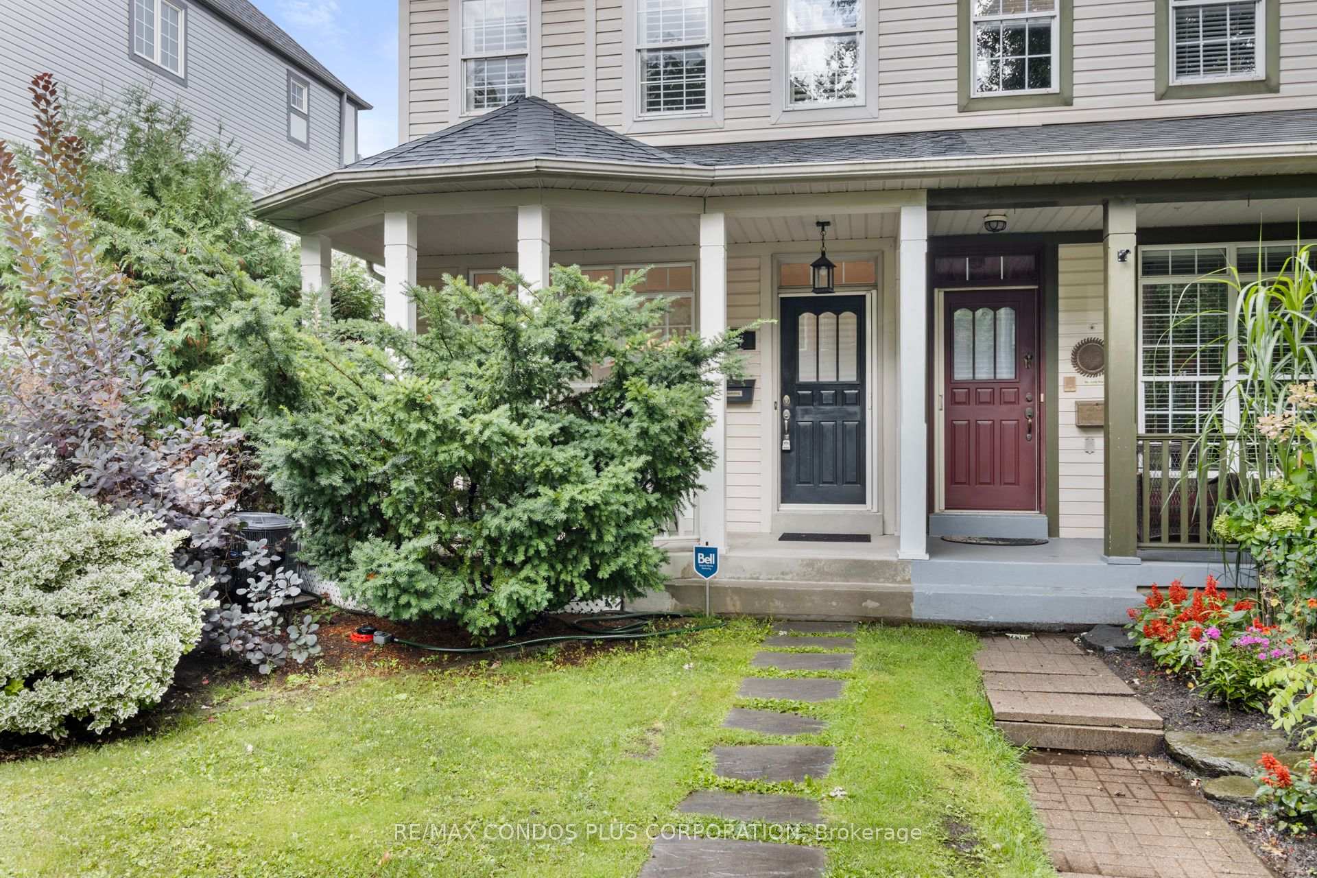 Photo 3 of 127 Boardwalk Drive, Toronto, The Beaches — HOMEH