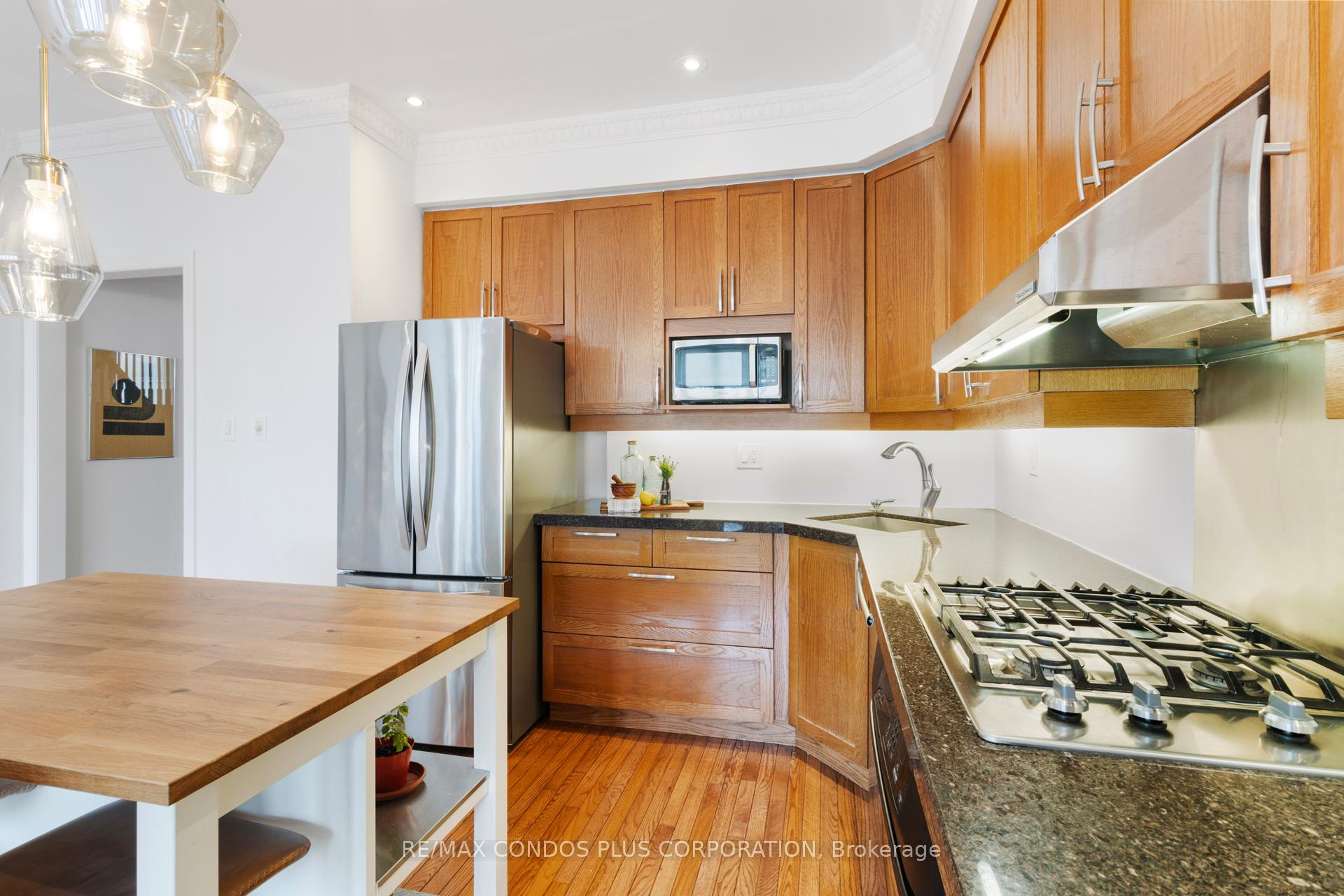 Photo 17 of 127 Boardwalk Drive, Toronto, The Beaches — HOMEH