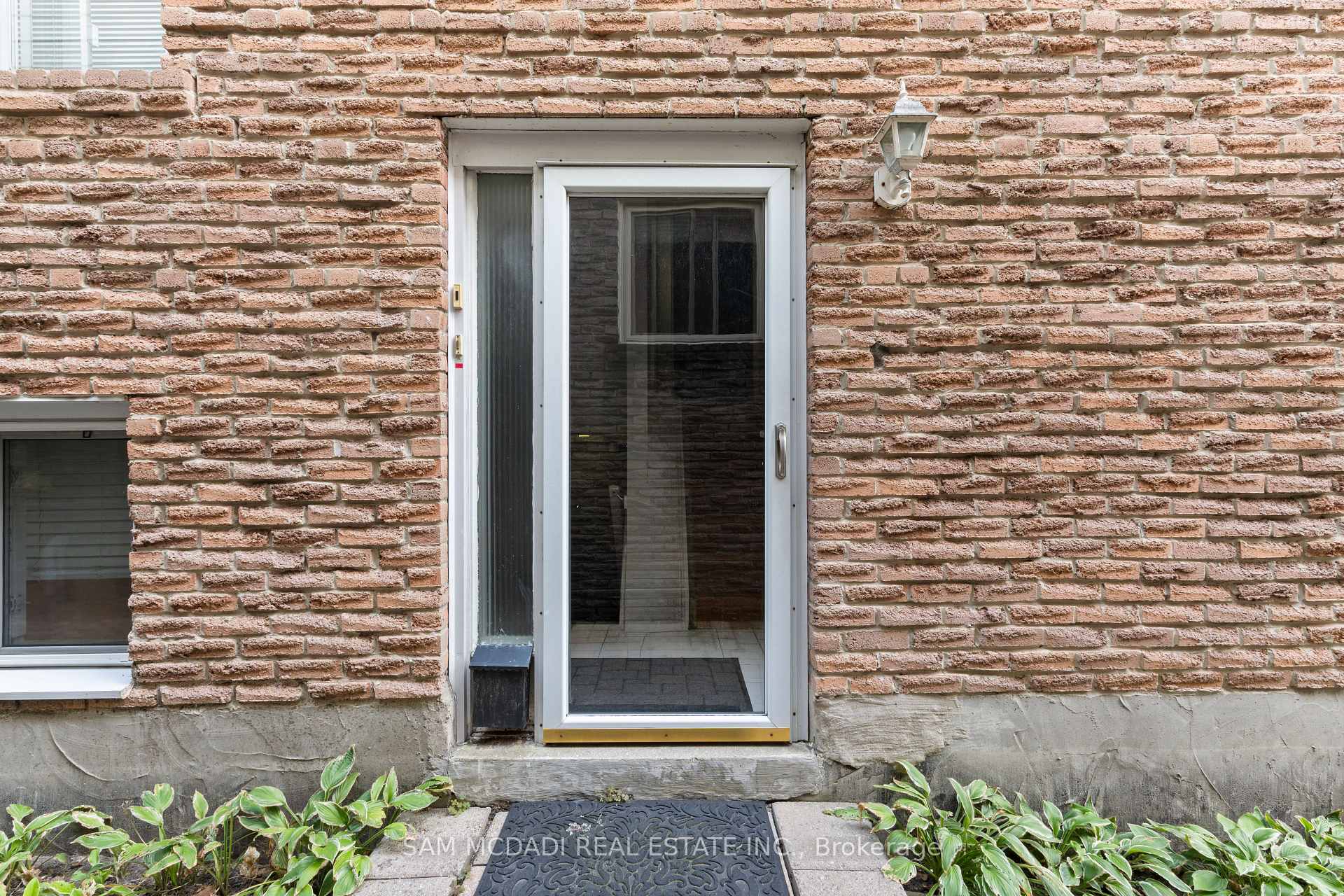 Photo 2 of Unit Lower, 26 Pine Avenue, Toronto, The Beaches — HOMEH