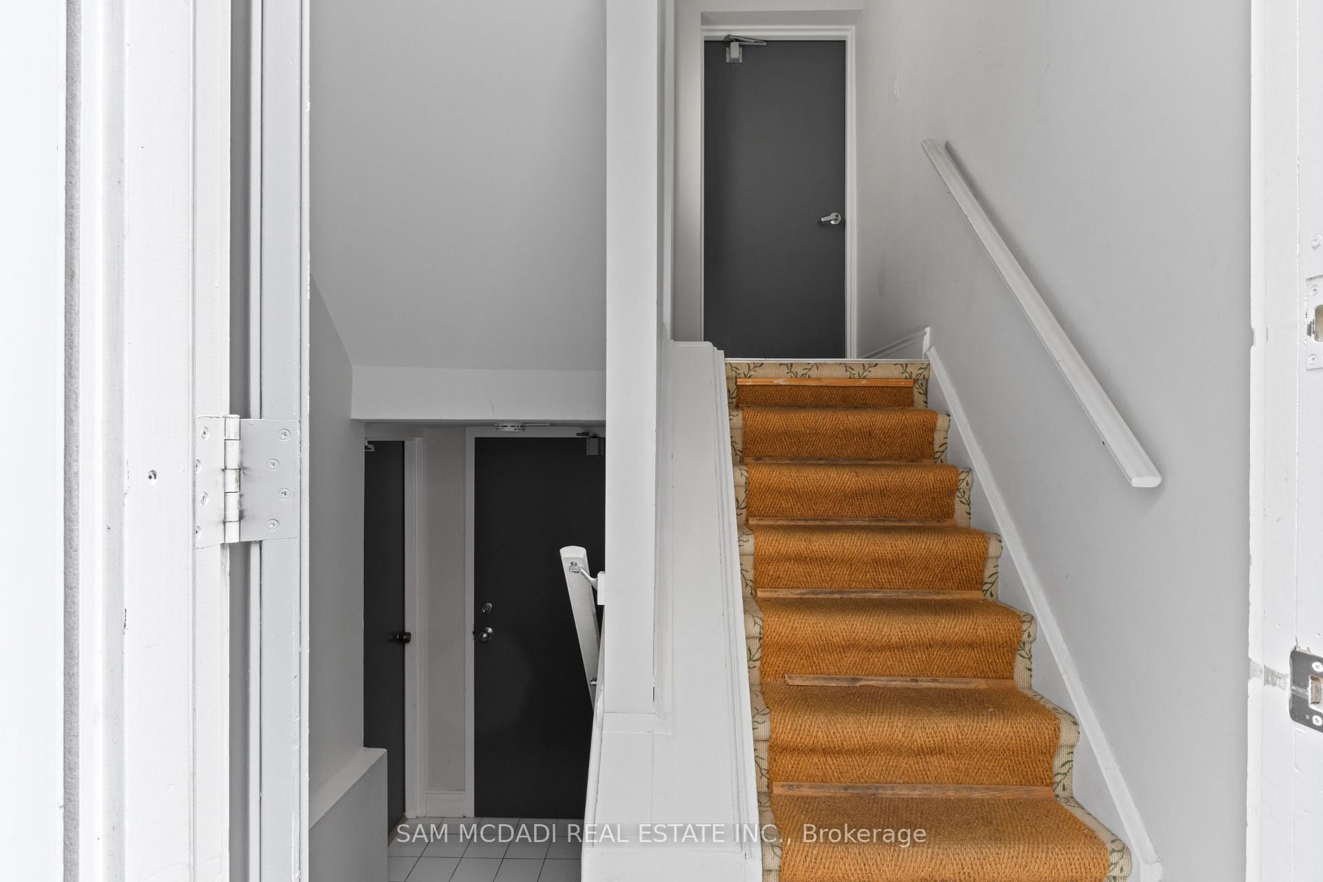 Photo 3 of Unit Lower, 26 Pine Avenue, Toronto, The Beaches — HOMEH