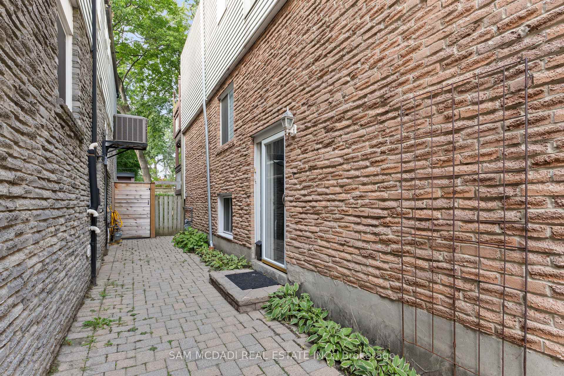 Photo 23 of Unit Lower, 26 Pine Avenue, Toronto, The Beaches — HOMEH