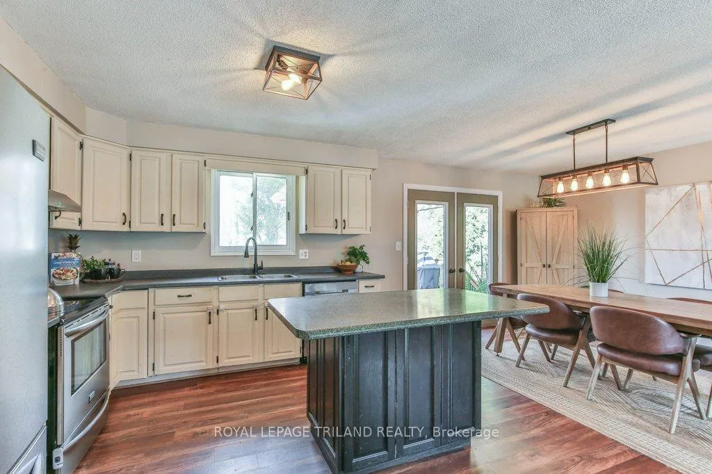 Photo 5 of 548 Pamela Drive, Strathroy-Caradoc, Mount Brydges — HOMEH
