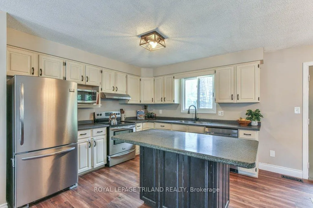 Photo 6 of 548 Pamela Drive, Strathroy-Caradoc, Mount Brydges — HOMEH