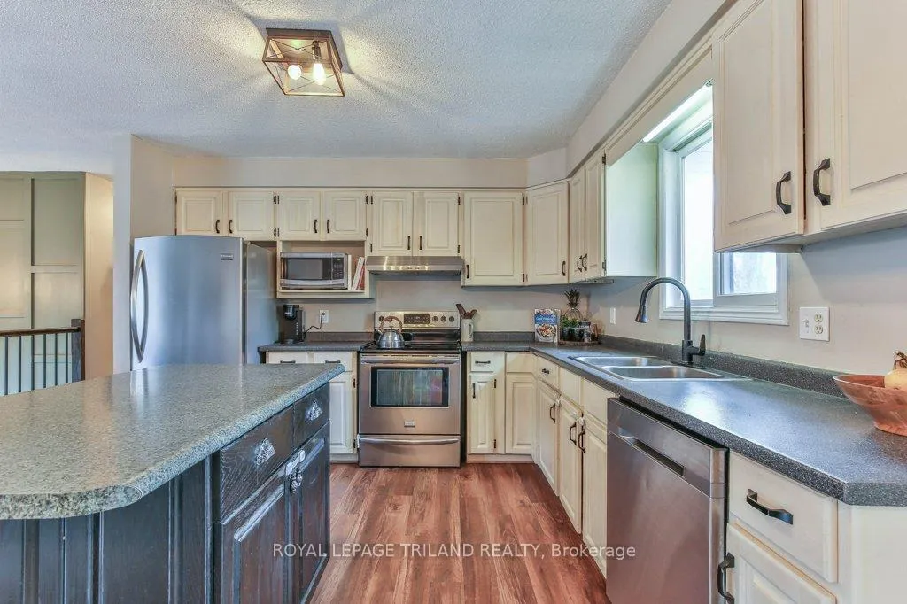 Photo 7 of 548 Pamela Drive, Strathroy-Caradoc, Mount Brydges — HOMEH