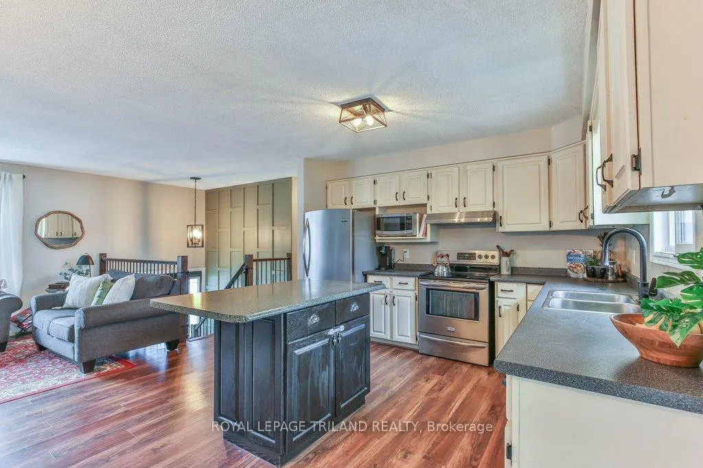 Photo 8 of 548 Pamela Drive, Strathroy-Caradoc, Mount Brydges — HOMEH