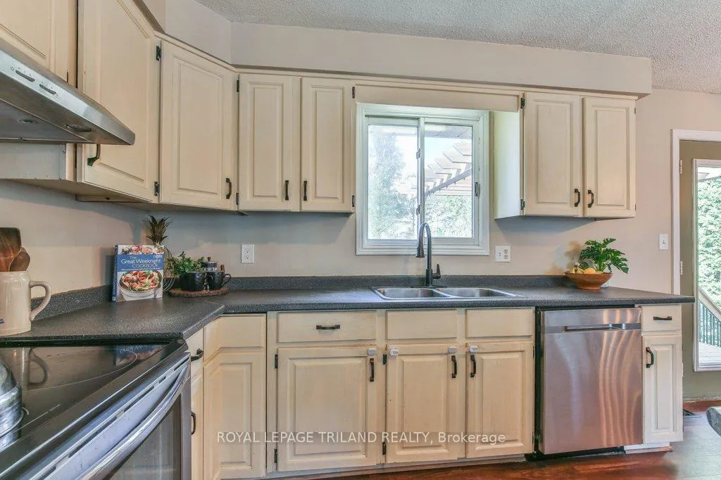 Photo 10 of 548 Pamela Drive, Strathroy-Caradoc, Mount Brydges — HOMEH