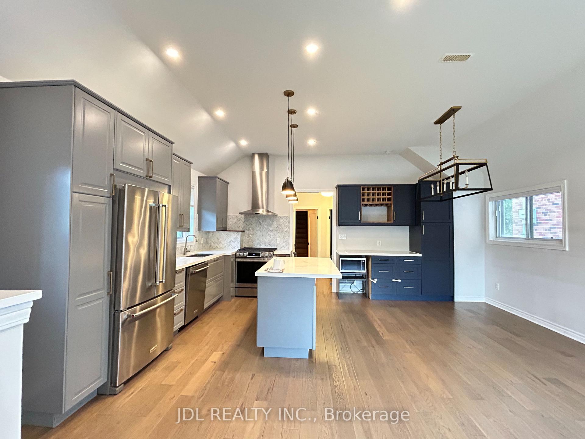 Photo 2 of 535 Broadway Avenue, Toronto, Leaside — HOMEH