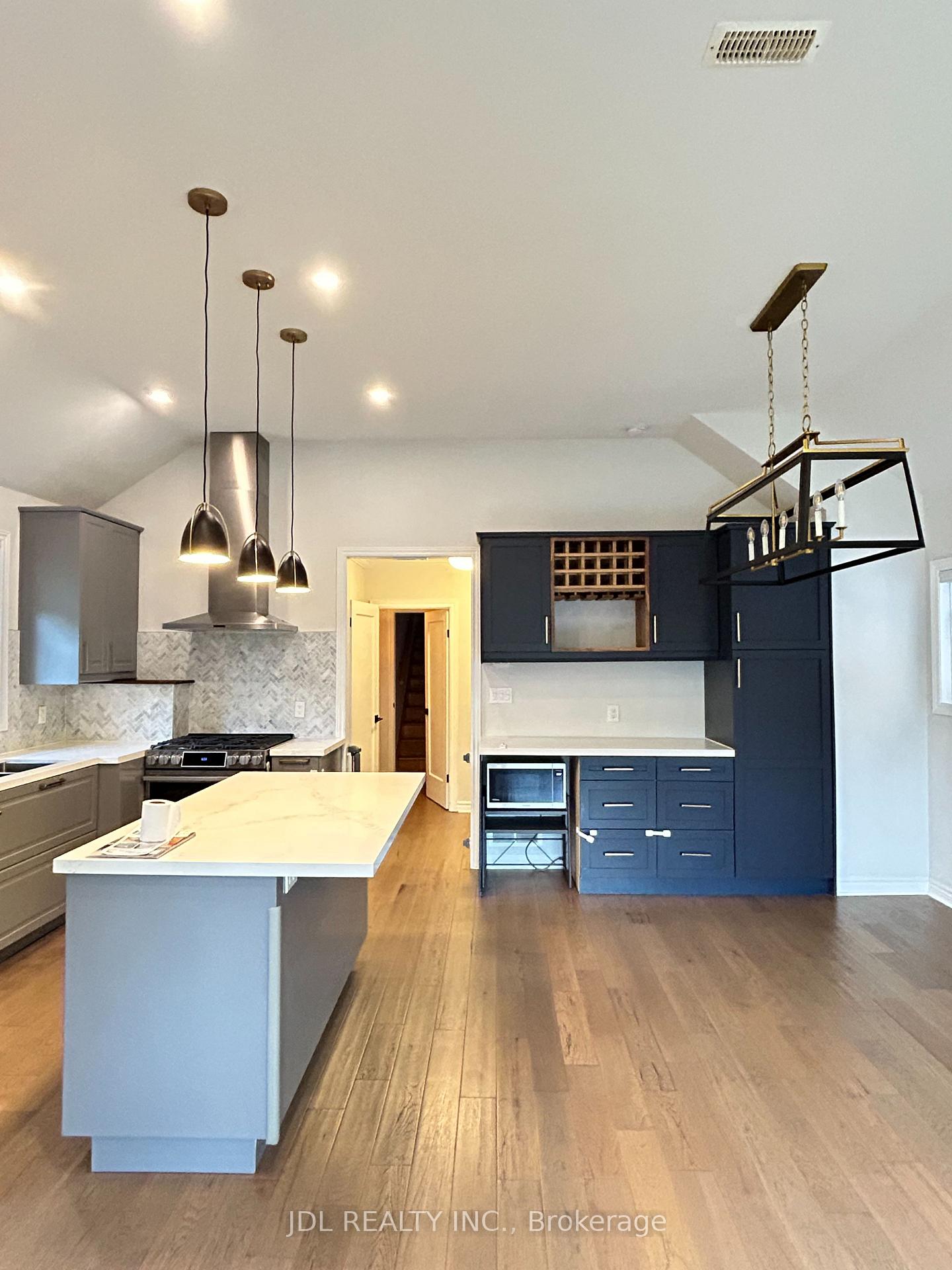 Photo 5 of 535 Broadway Avenue, Toronto, Leaside — HOMEH