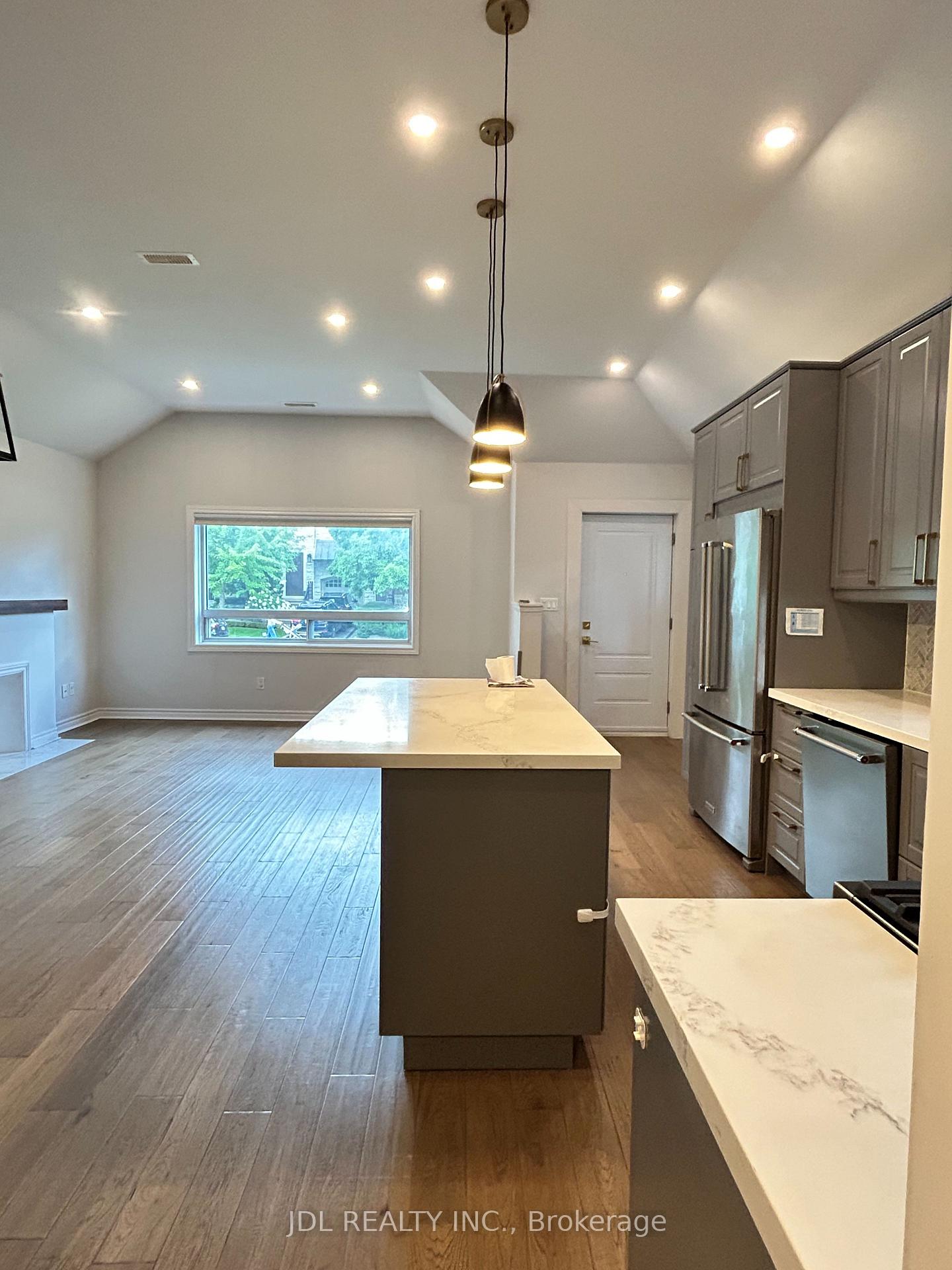 Photo 8 of 535 Broadway Avenue, Toronto, Leaside — HOMEH
