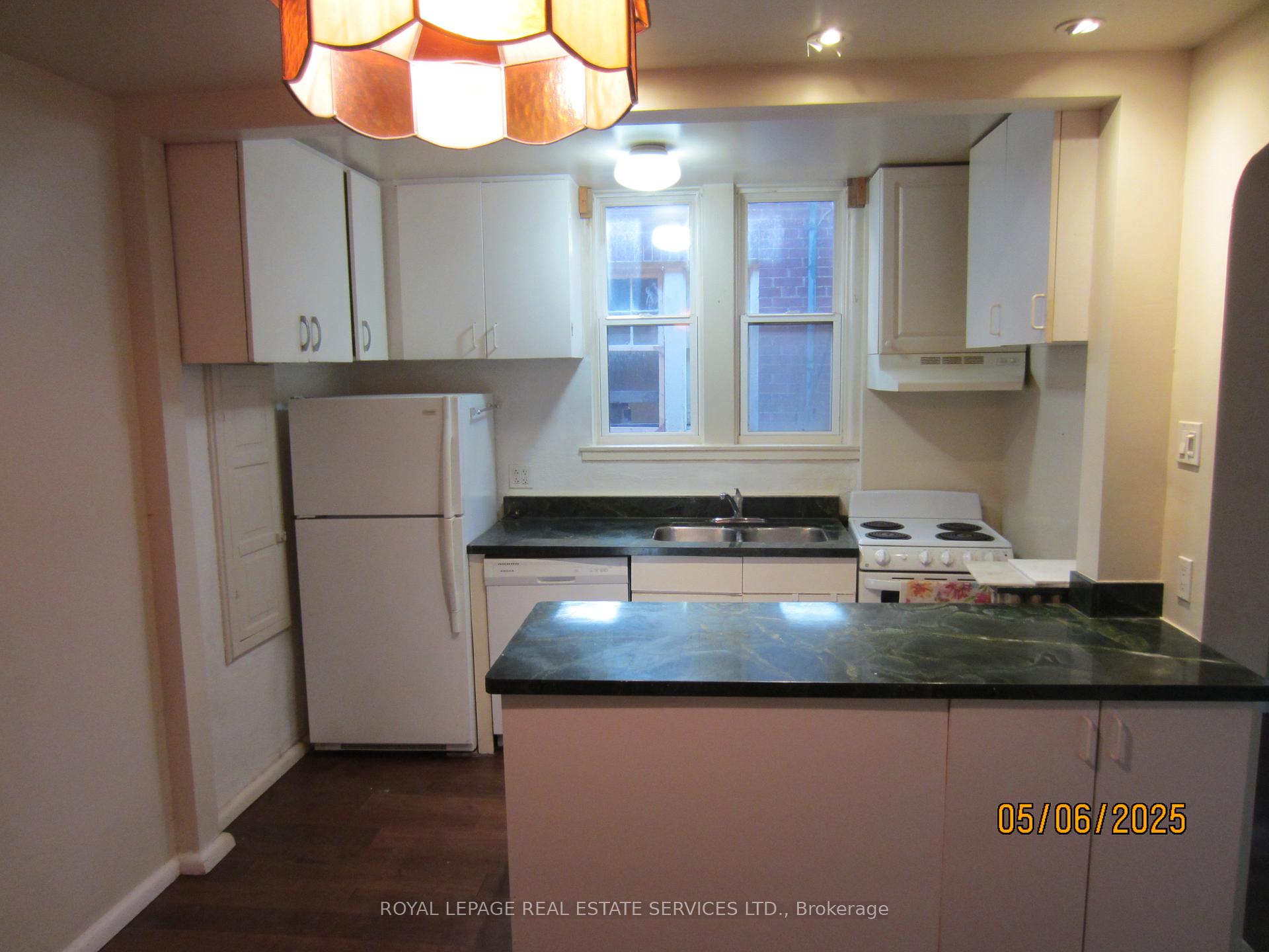 Photo 3 of Unit Main Floor, 208 Millwood Road, Toronto, Mount Pleasant West — HOMEH