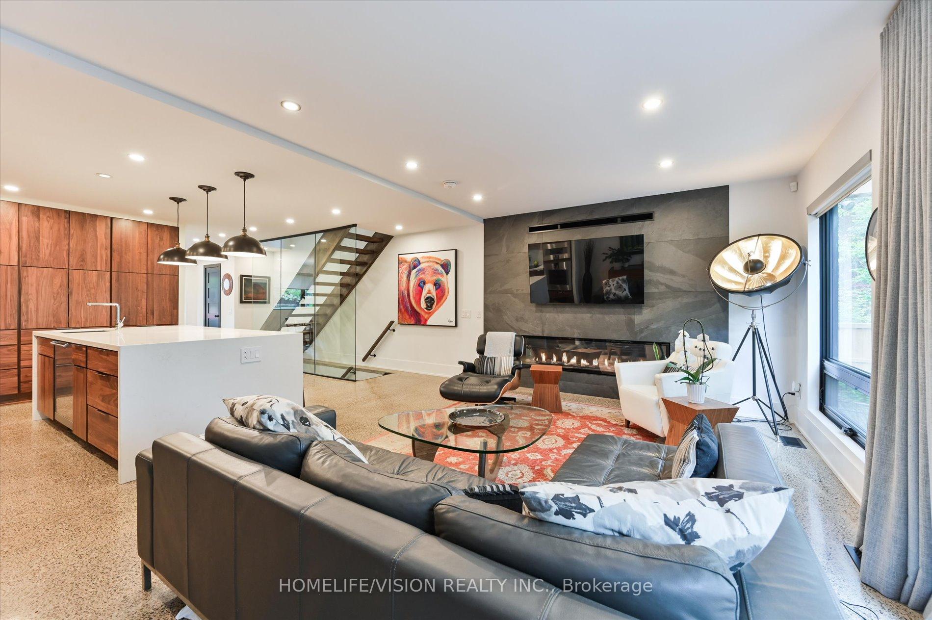Photo 12 of 385 Belsize Drive, Toronto, Mount Pleasant East — HOMEH