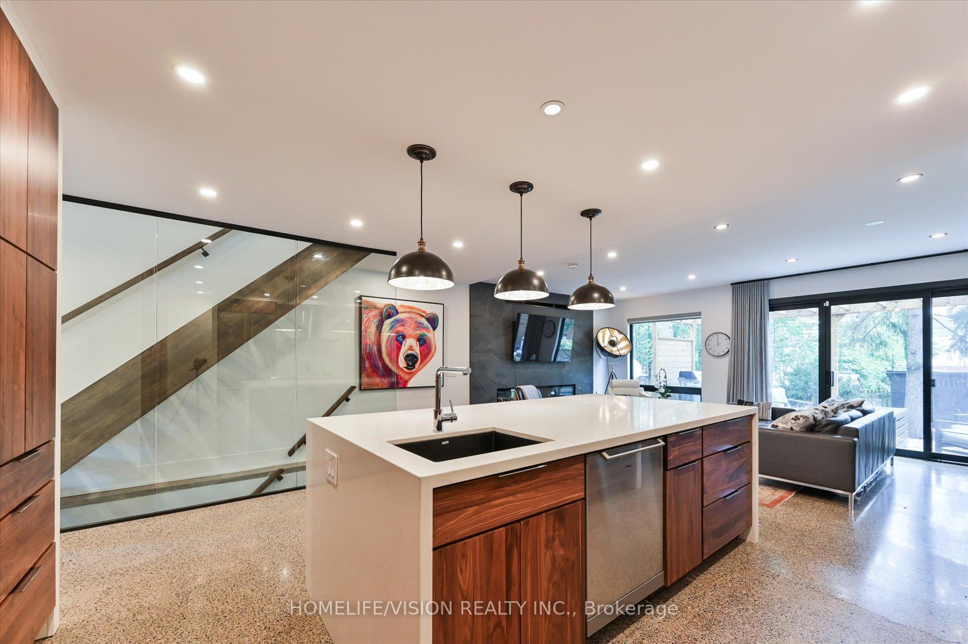 Photo 17 of 385 Belsize Drive, Toronto, Mount Pleasant East — HOMEH
