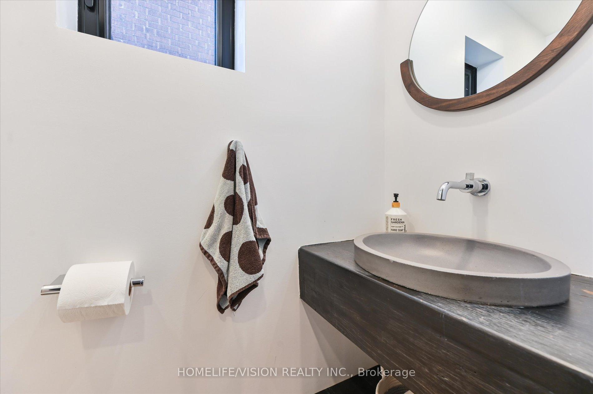 Photo 18 of 385 Belsize Drive, Toronto, Mount Pleasant East — HOMEH