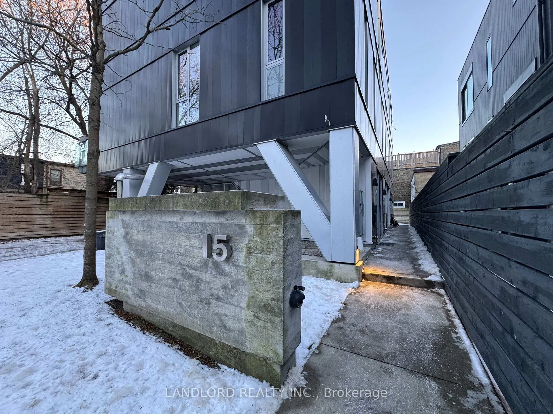Photo 28 of Unit Th1, 15 Cummings Street, Toronto, South Riverdale — HOMEH