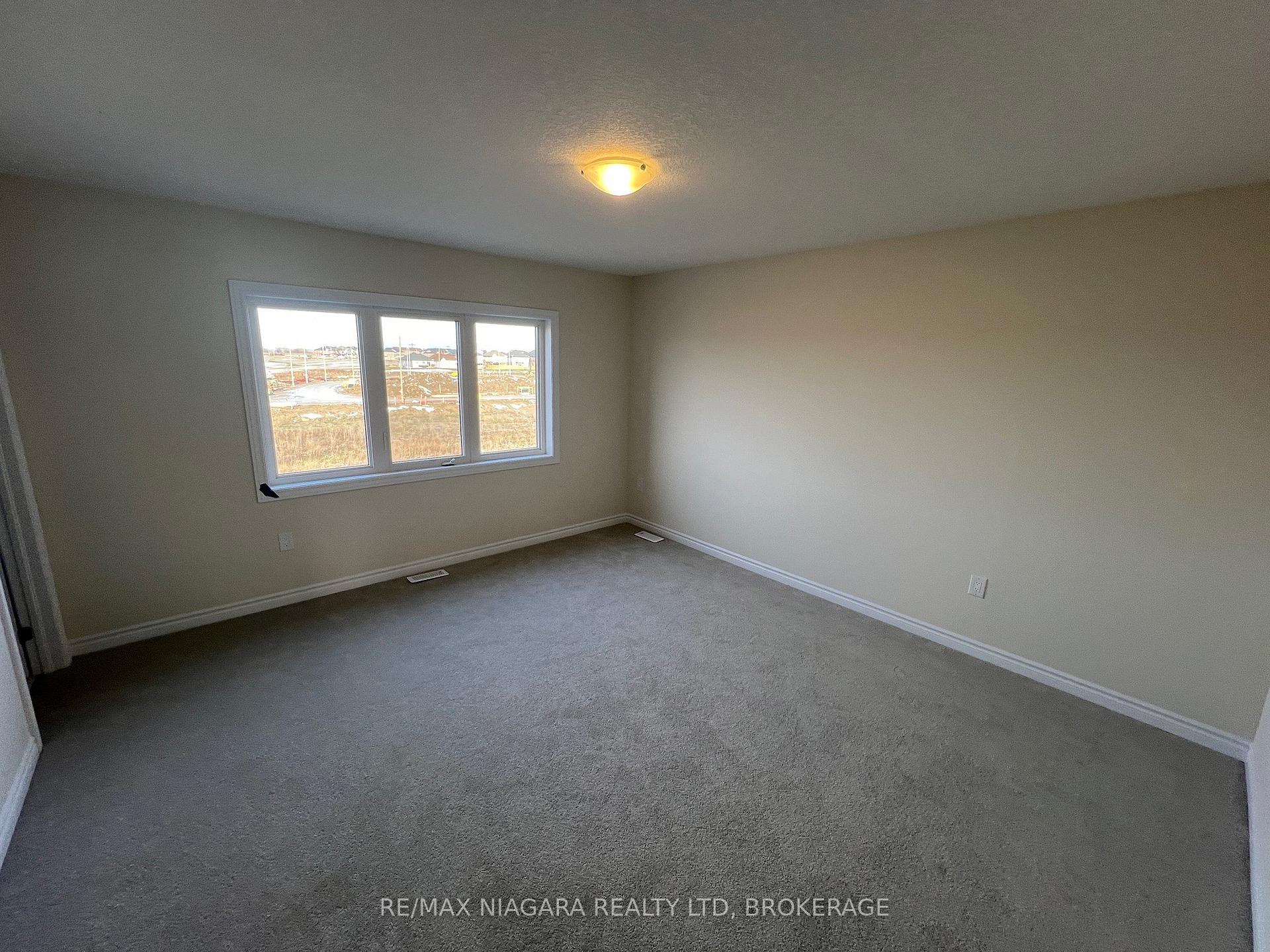 Photo 7 of 151 Vanilla Trail, Thorold, Rolling Meadows — HOMEH