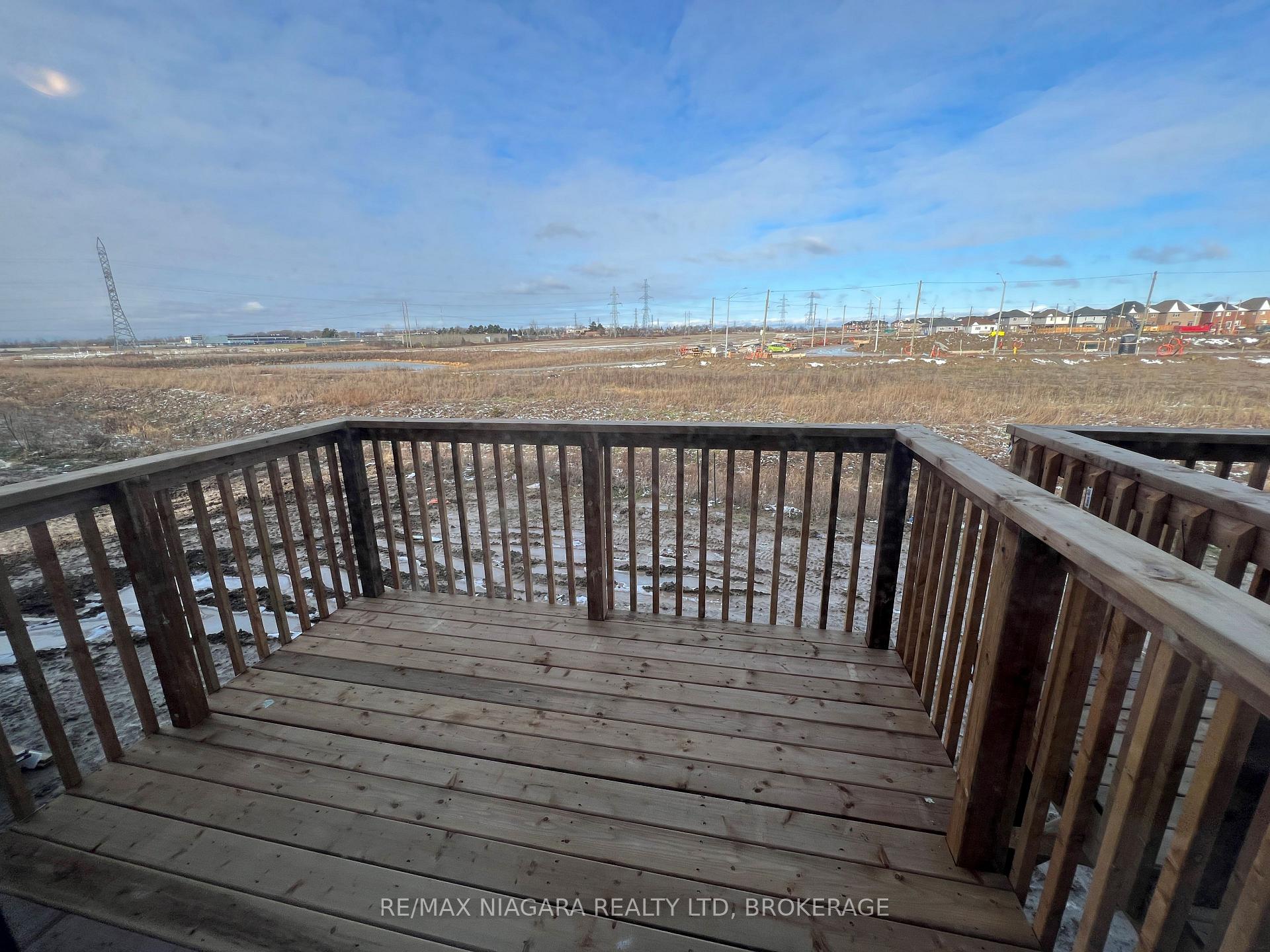 Photo 10 of 151 Vanilla Trail, Thorold, Rolling Meadows — HOMEH