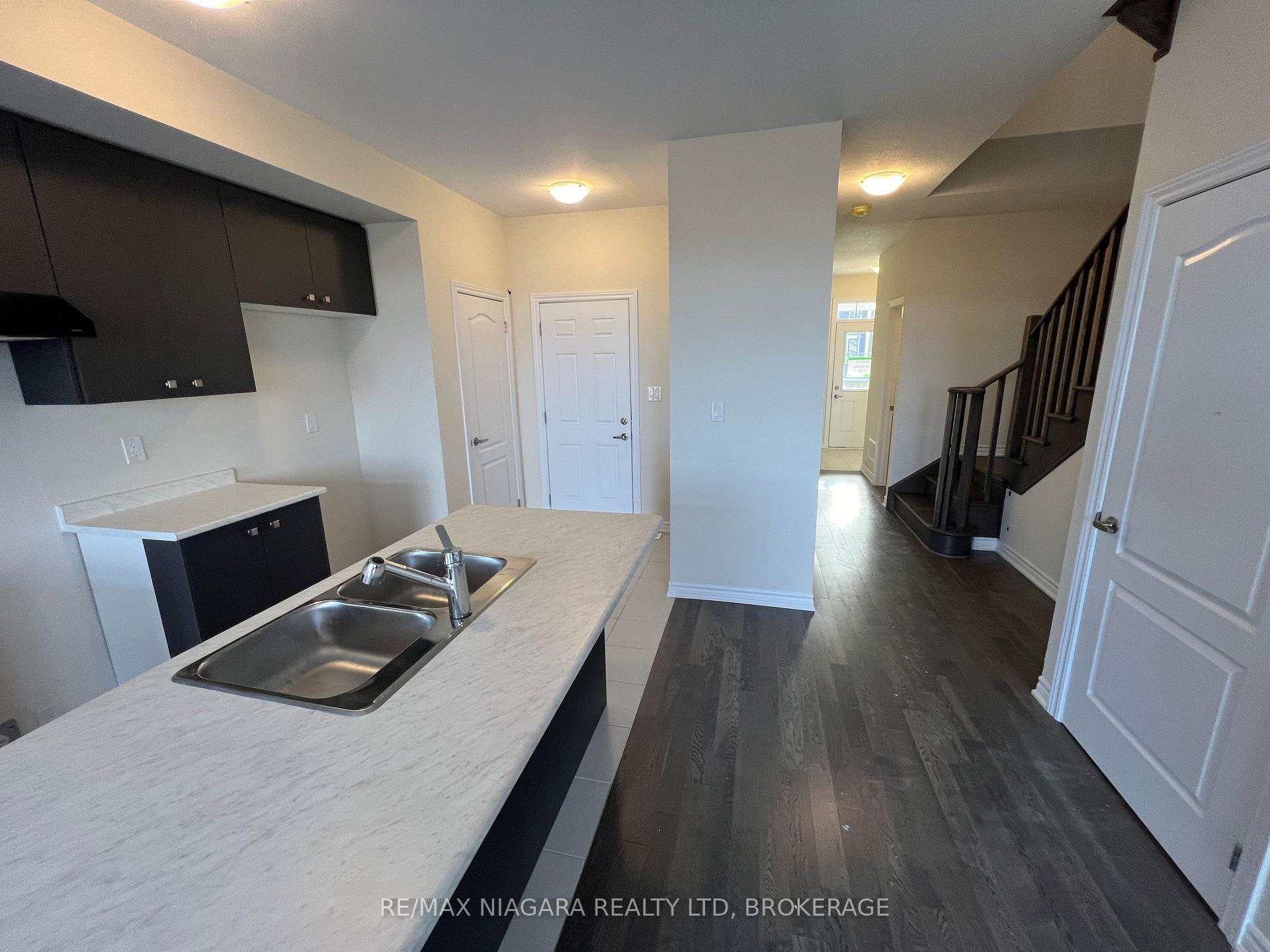 Photo 11 of 151 Vanilla Trail, Thorold, Rolling Meadows — HOMEH