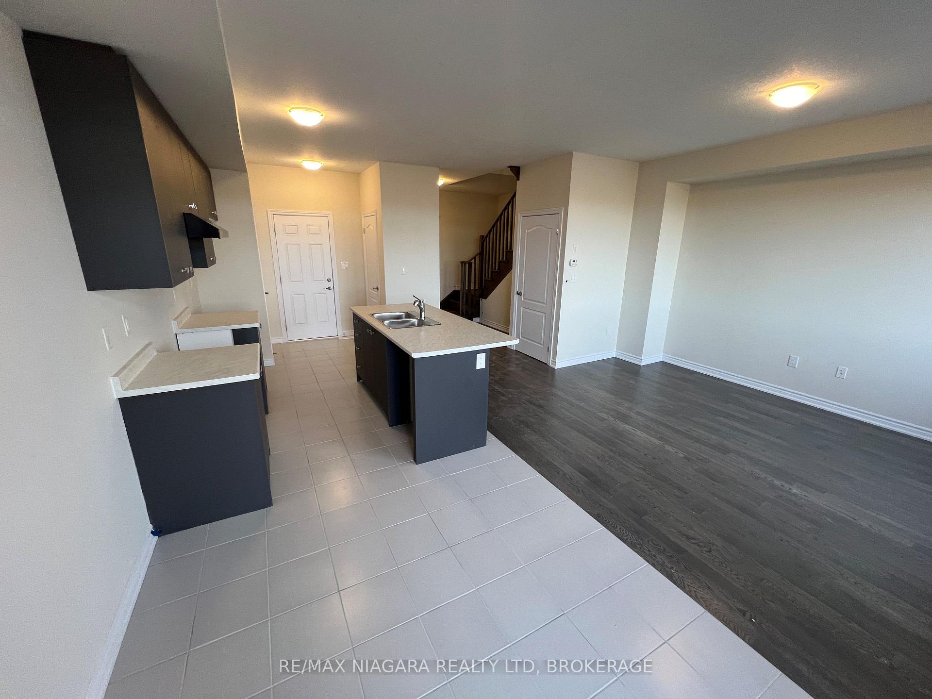 Photo 12 of 151 Vanilla Trail, Thorold, Rolling Meadows — HOMEH