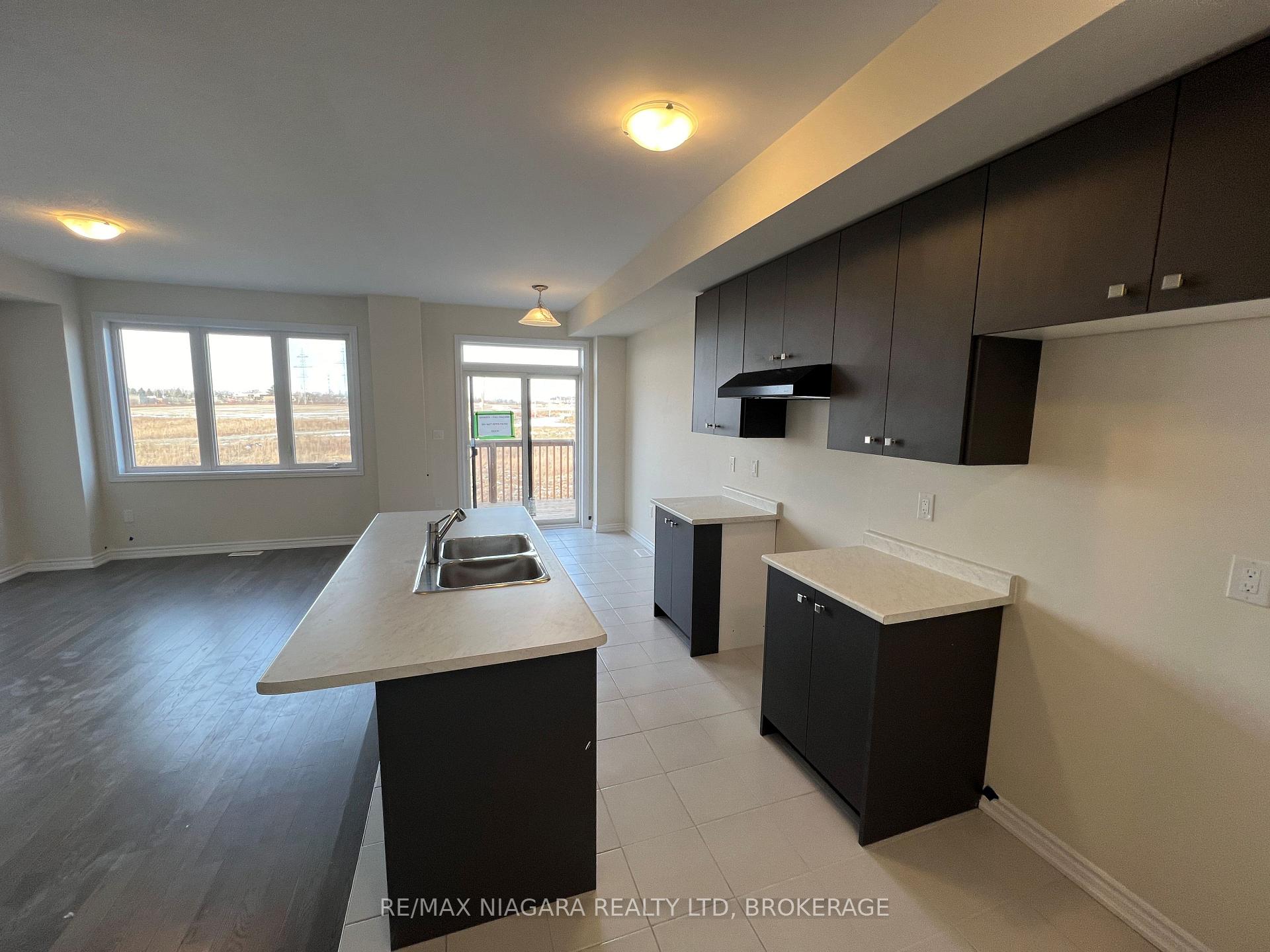 Photo 14 of 151 Vanilla Trail, Thorold, Rolling Meadows — HOMEH