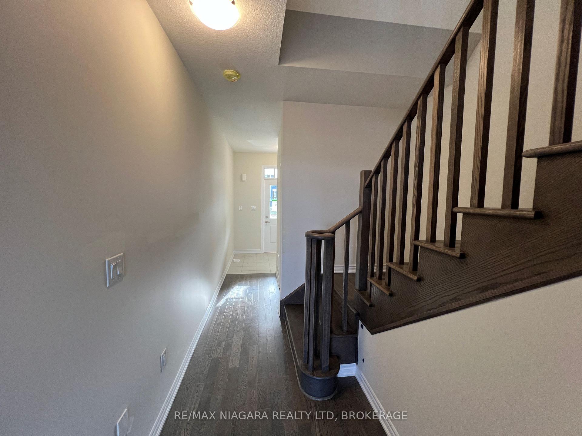 Photo 15 of 151 Vanilla Trail, Thorold, Rolling Meadows — HOMEH