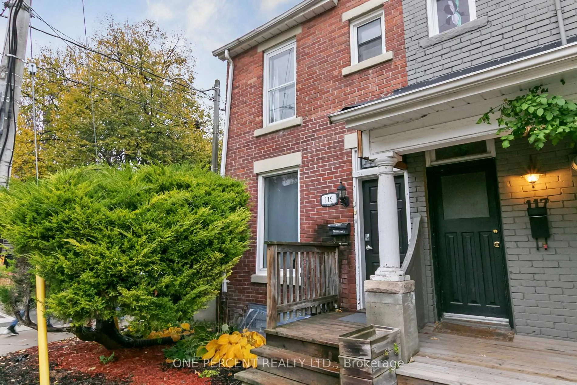 Front of 119 De Grassi Street