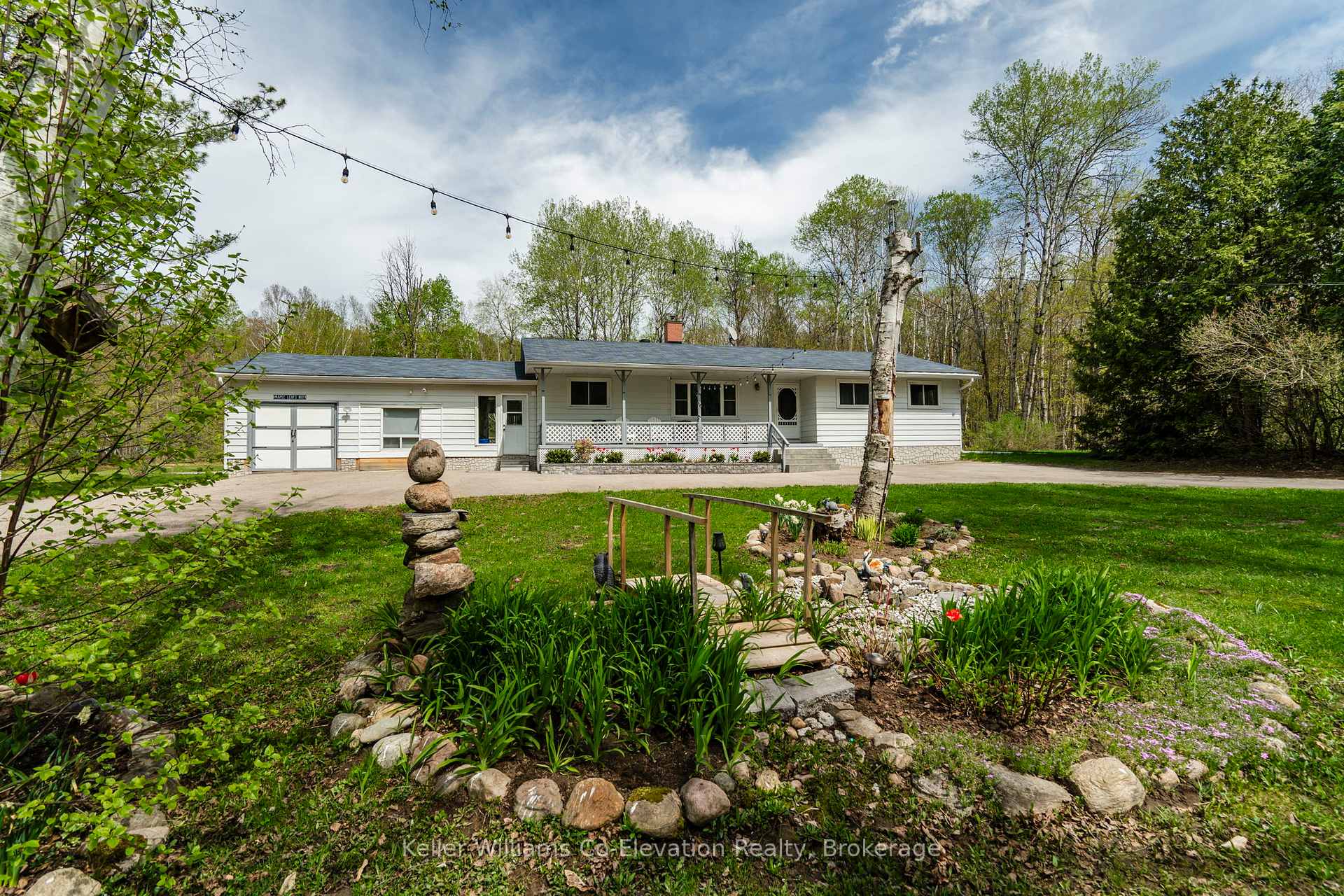 Photo 3 of 1467 Rosemount Road, Tay, Rural Tay — HOMEH