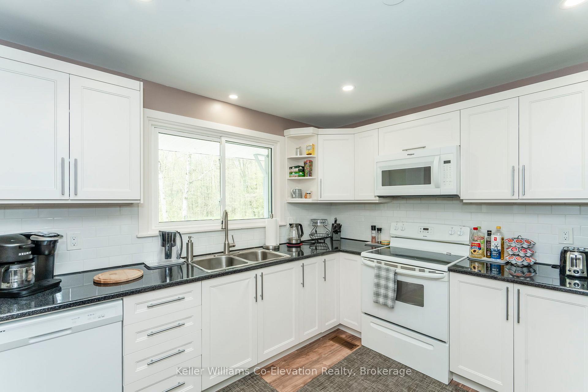 Photo 10 of 1467 Rosemount Road, Tay, Rural Tay — HOMEH