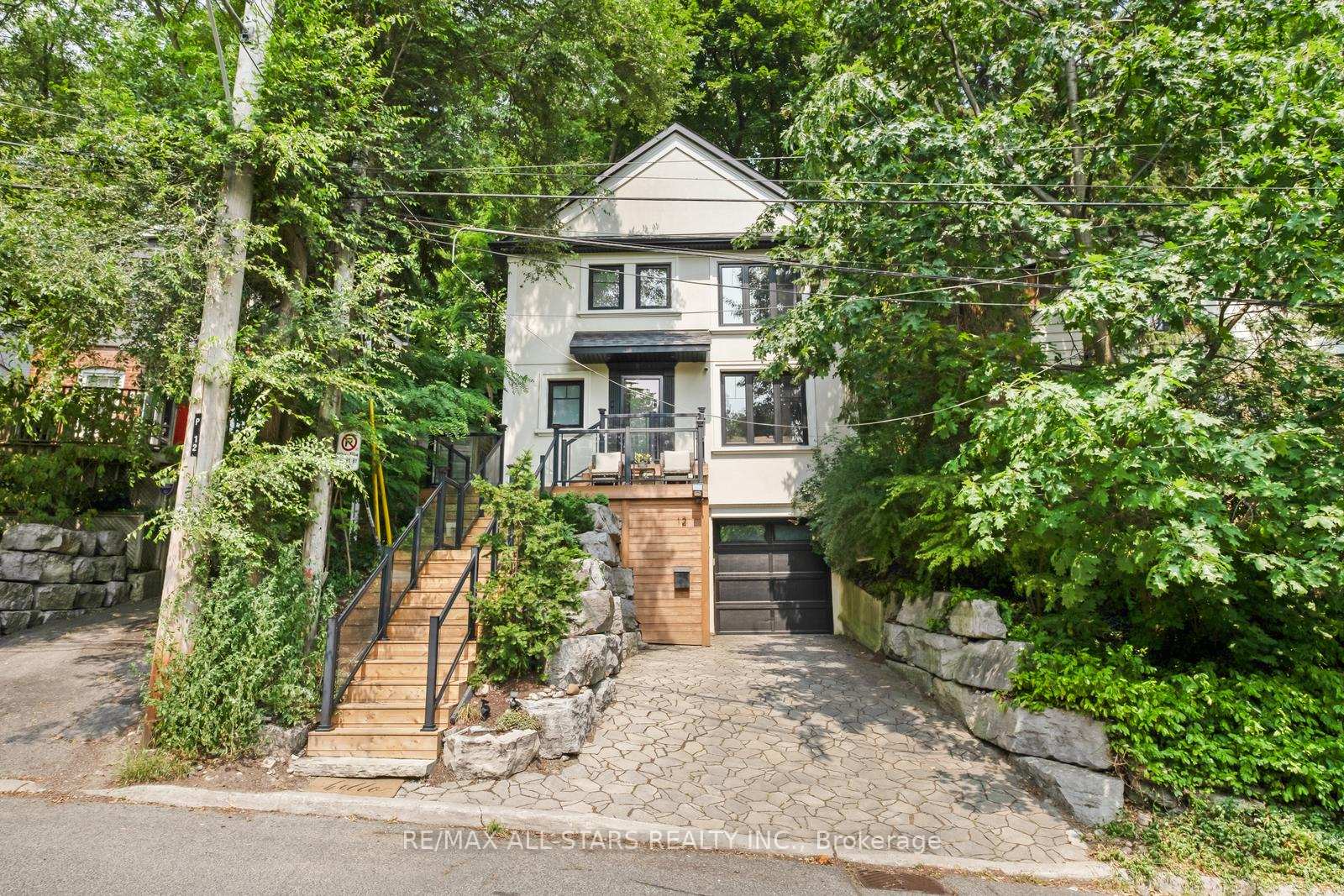 Photo 2 of 12 Glen Davis Crescent, Toronto, East End-Danforth — HOMEH