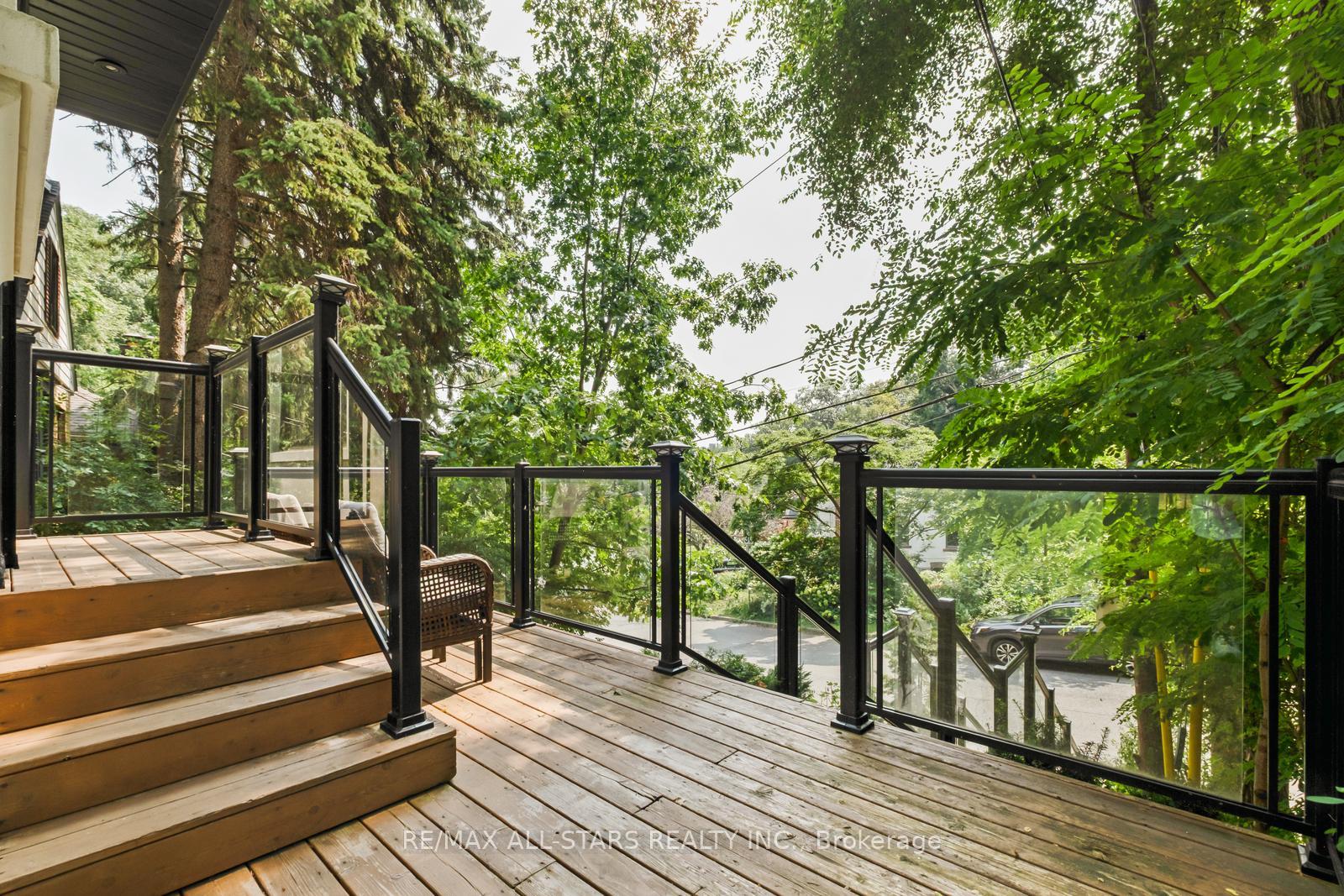 Photo 4 of 12 Glen Davis Crescent, Toronto, East End-Danforth — HOMEH