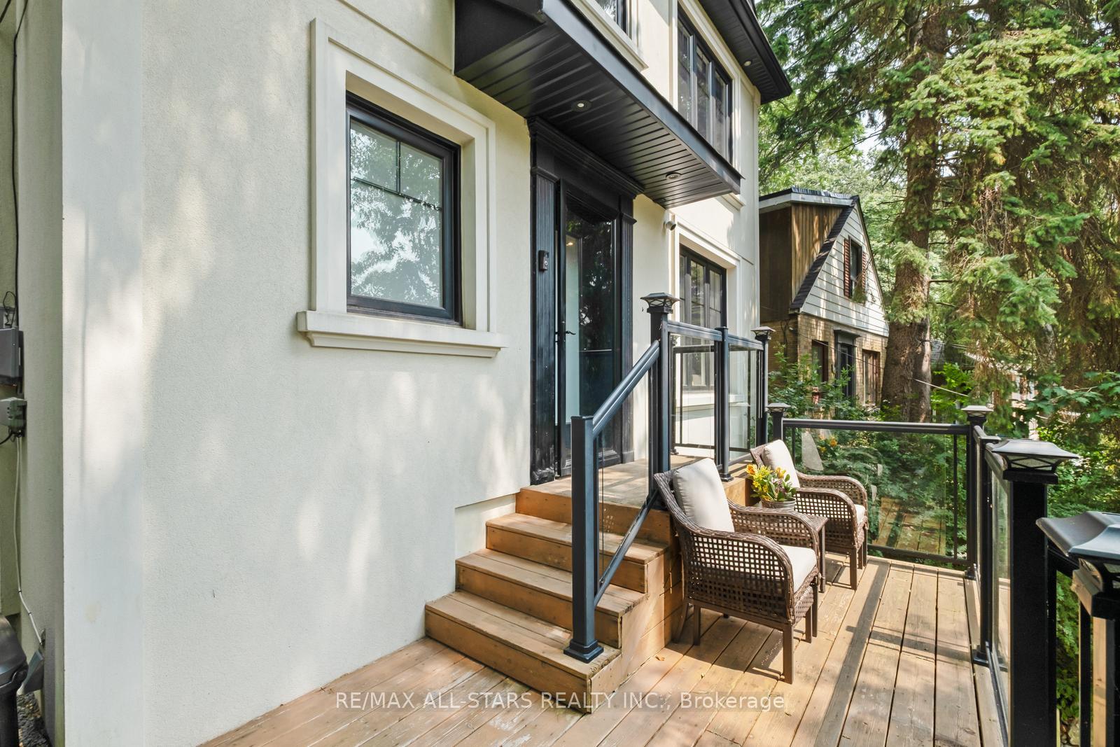 Photo 5 of 12 Glen Davis Crescent, Toronto, East End-Danforth — HOMEH