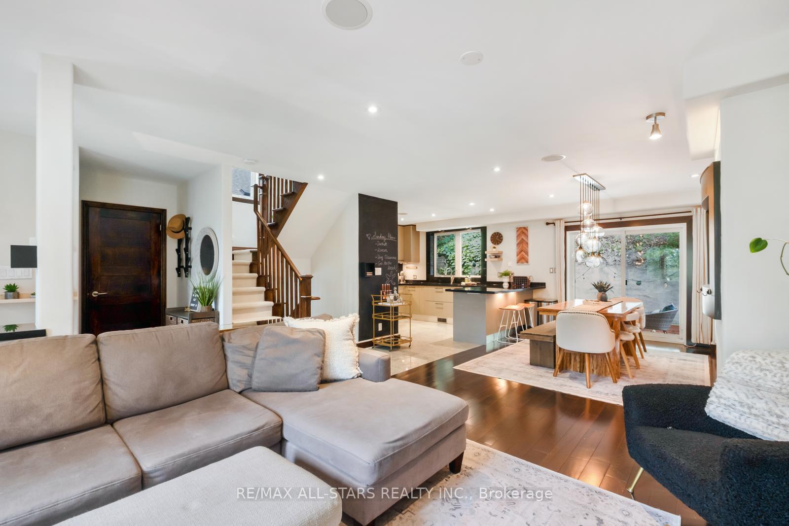 Photo 10 of 12 Glen Davis Crescent, Toronto, East End-Danforth — HOMEH