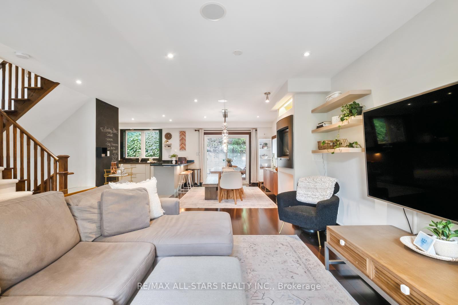Photo 11 of 12 Glen Davis Crescent, Toronto, East End-Danforth — HOMEH