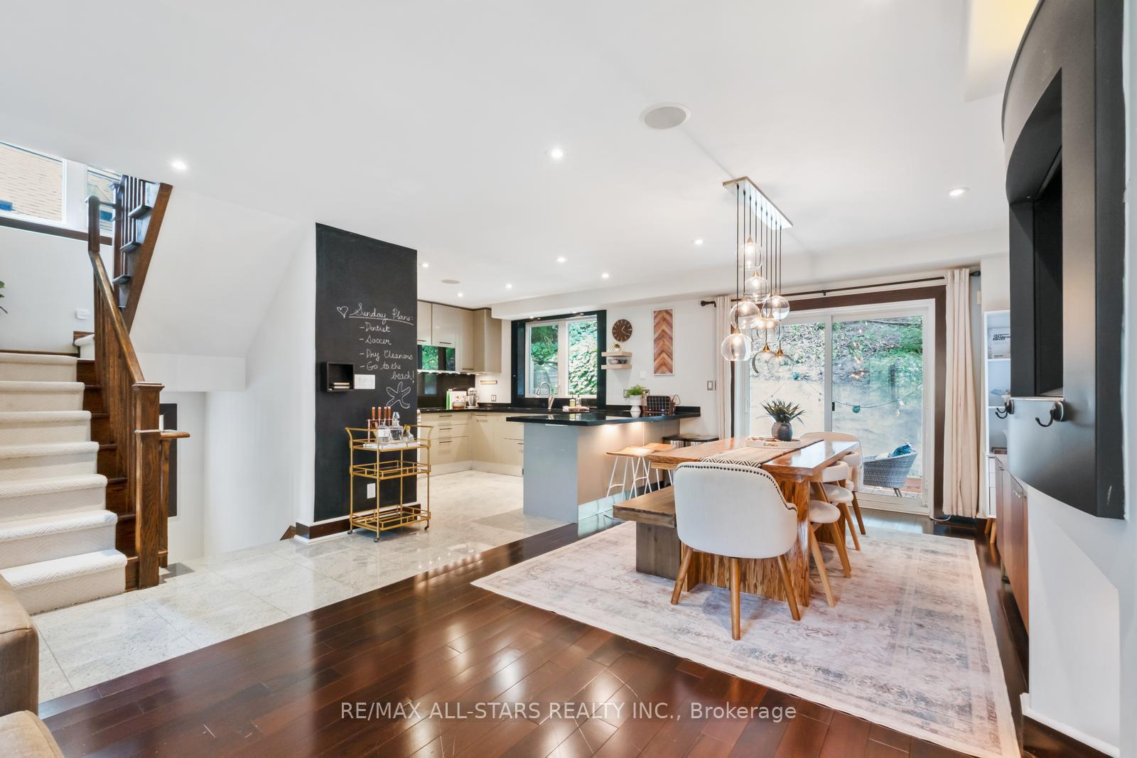Photo 12 of 12 Glen Davis Crescent, Toronto, East End-Danforth — HOMEH