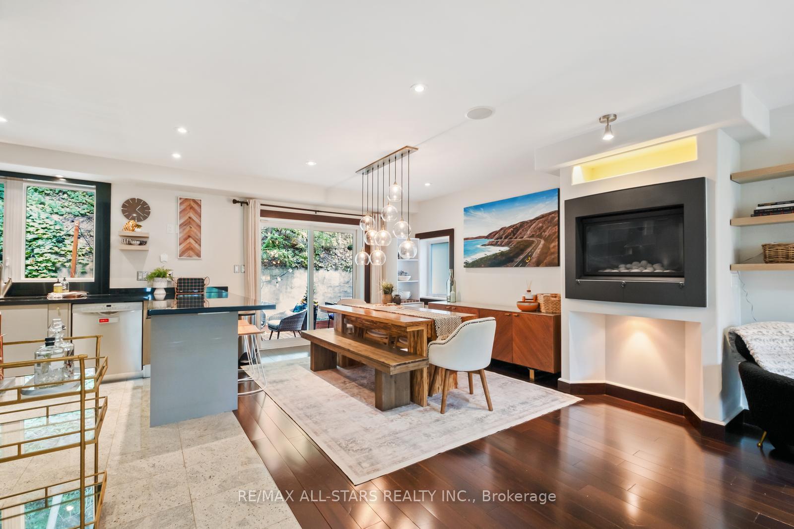 Photo 14 of 12 Glen Davis Crescent, Toronto, East End-Danforth — HOMEH