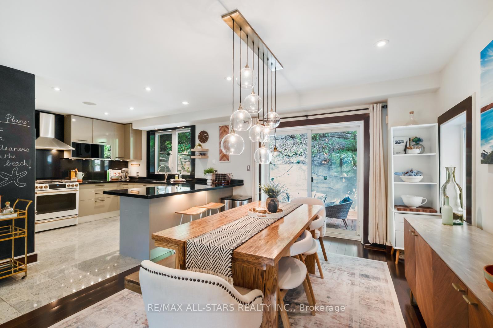 Photo 16 of 12 Glen Davis Crescent, Toronto, East End-Danforth — HOMEH