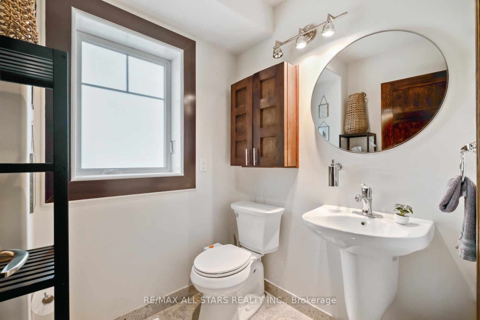 Photo 22 of 12 Glen Davis Crescent, Toronto, East End-Danforth — HOMEH