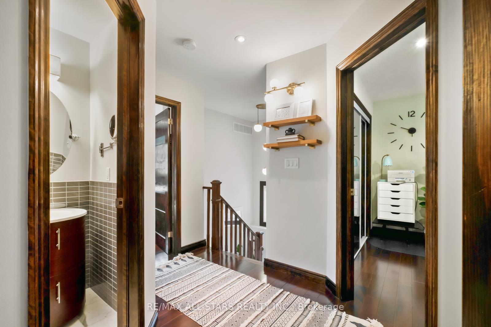 Photo 23 of 12 Glen Davis Crescent, Toronto, East End-Danforth — HOMEH