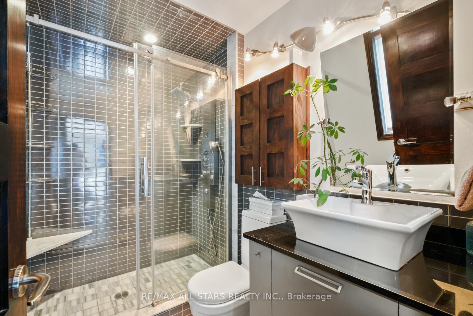 Photo 28 of 12 Glen Davis Crescent, Toronto, East End-Danforth — HOMEH