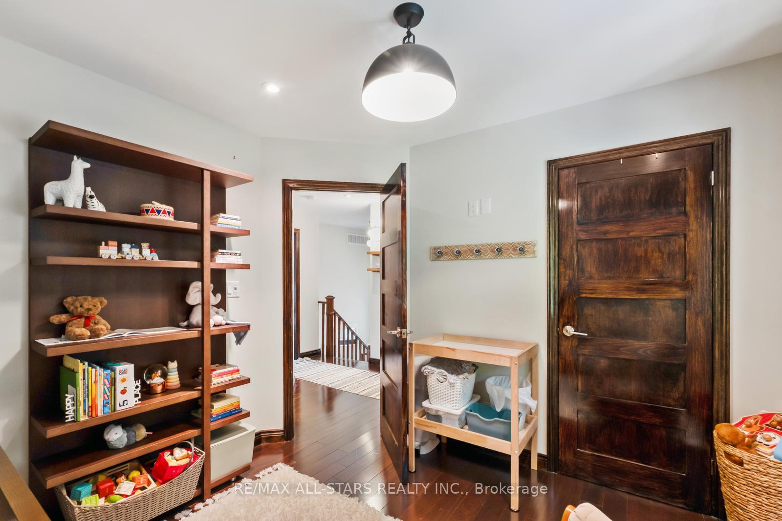 Photo 33 of 12 Glen Davis Crescent, Toronto, East End-Danforth — HOMEH