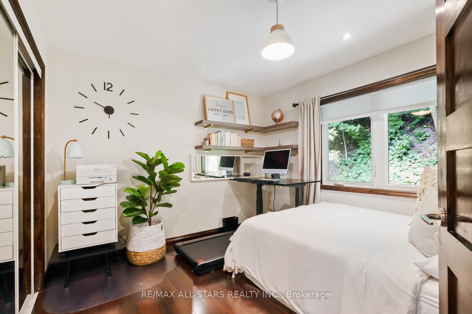 Photo 34 of 12 Glen Davis Crescent, Toronto, East End-Danforth — HOMEH