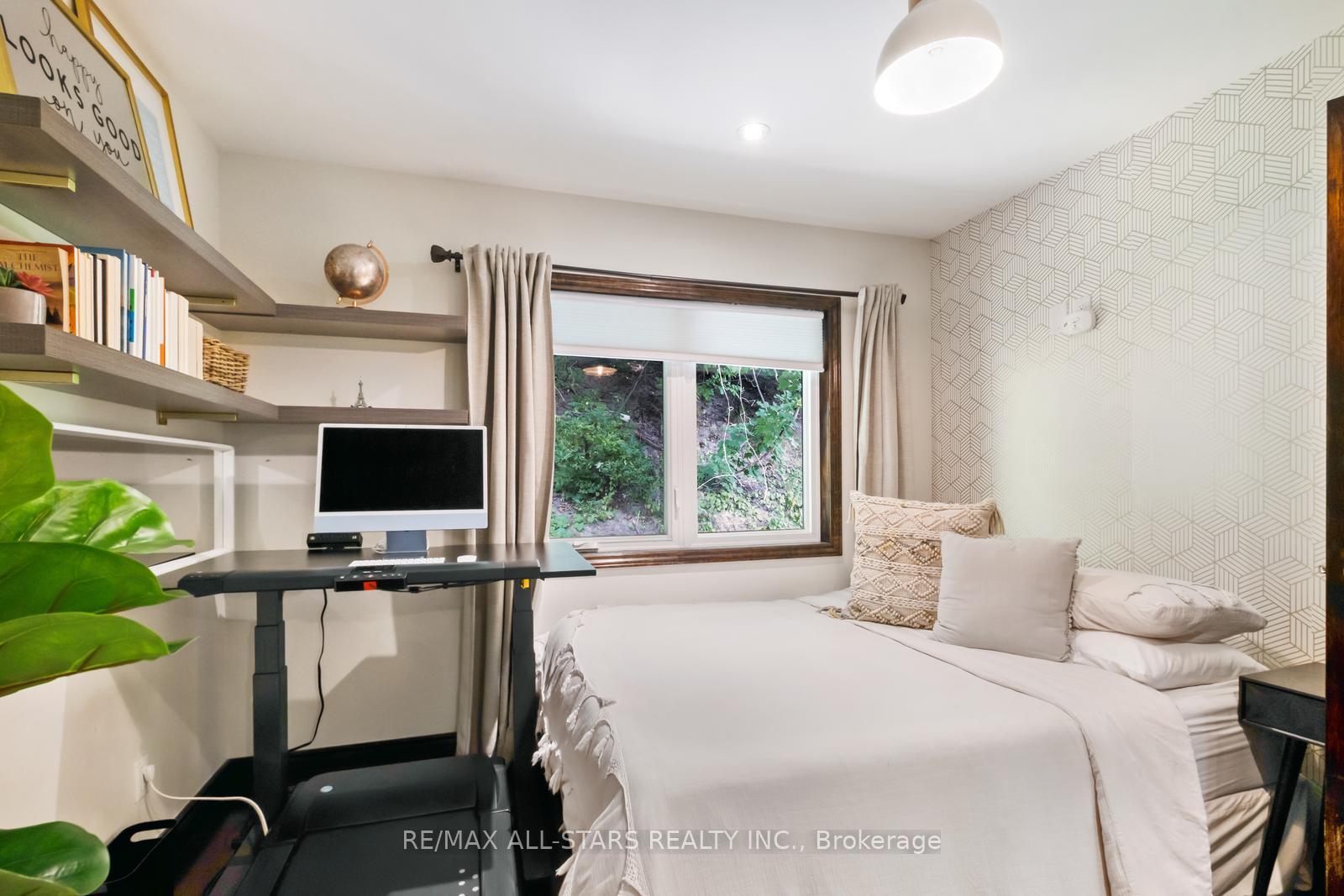 Photo 35 of 12 Glen Davis Crescent, Toronto, East End-Danforth — HOMEH