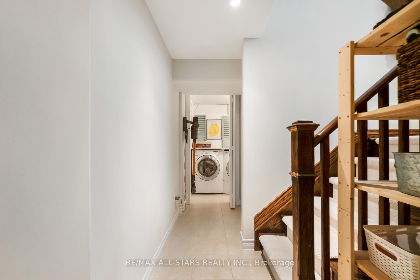 Photo 38 of 12 Glen Davis Crescent, Toronto, East End-Danforth — HOMEH