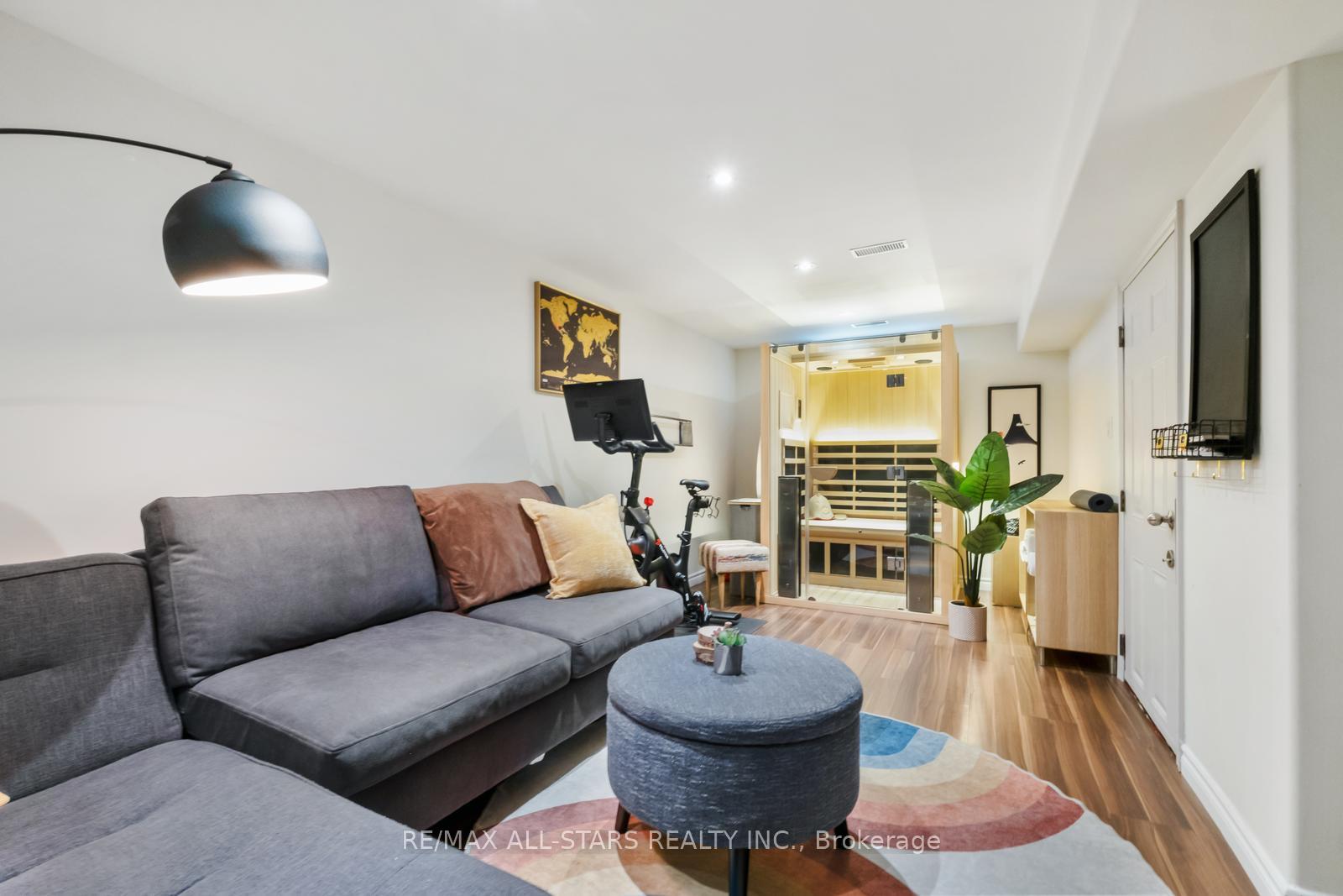 Photo 40 of 12 Glen Davis Crescent, Toronto, East End-Danforth — HOMEH