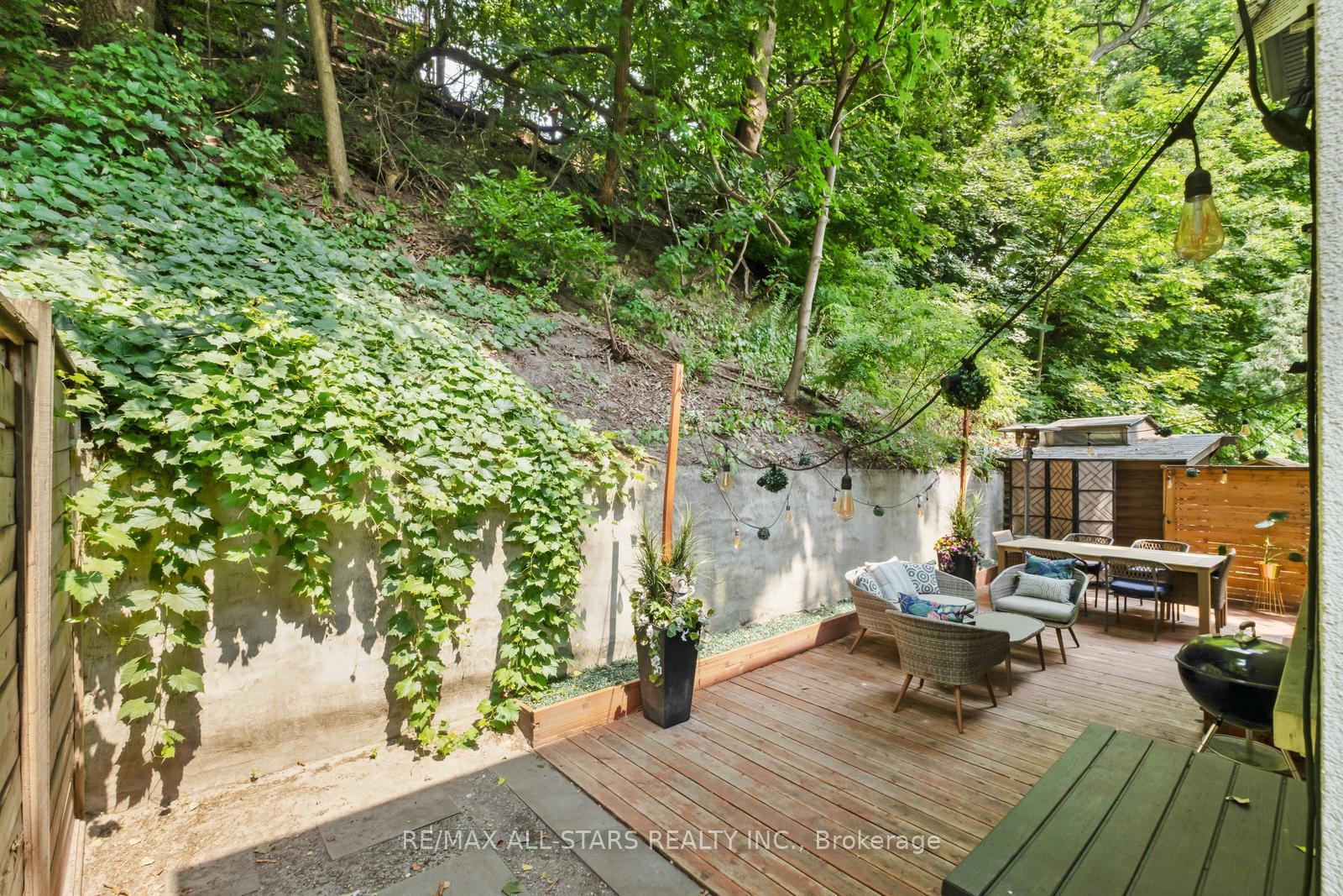 Photo 43 of 12 Glen Davis Crescent, Toronto, East End-Danforth — HOMEH