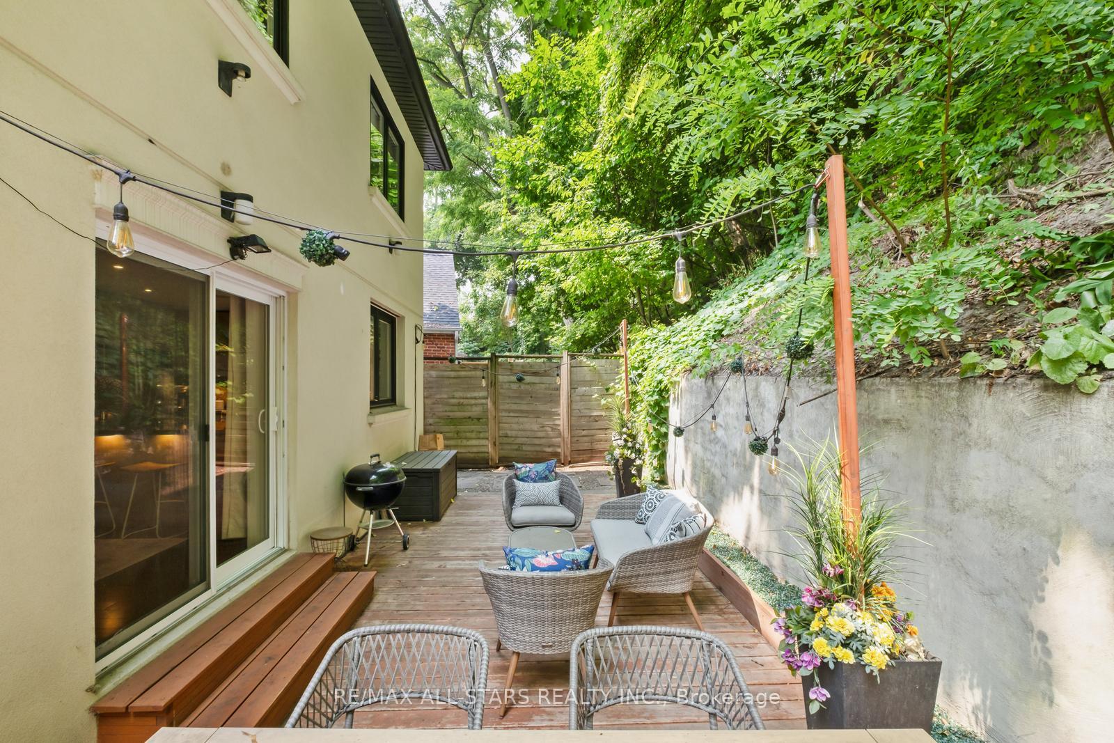 Photo 48 of 12 Glen Davis Crescent, Toronto, East End-Danforth — HOMEH