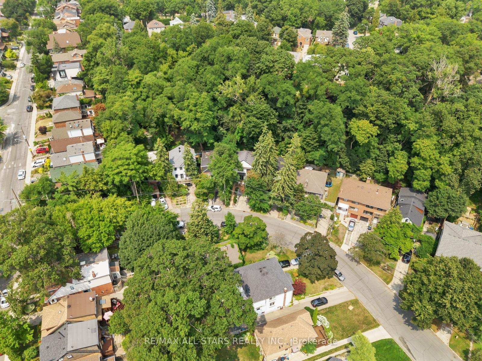 Photo 50 of 12 Glen Davis Crescent, Toronto, East End-Danforth — HOMEH