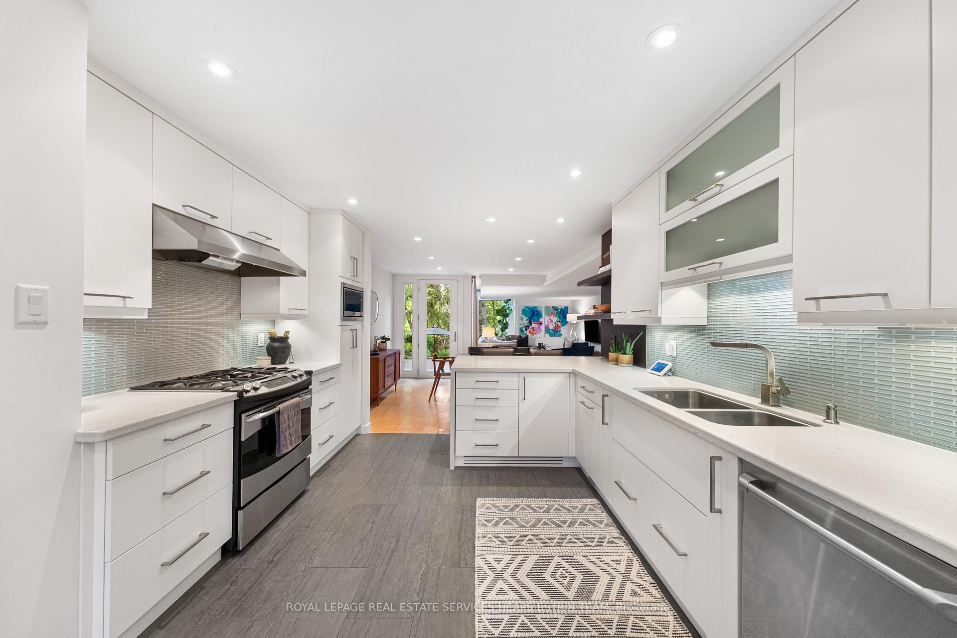 Photo 5 of 418 St Clair Avenue E, Toronto, Rosedale-Moore Park — HOMEH